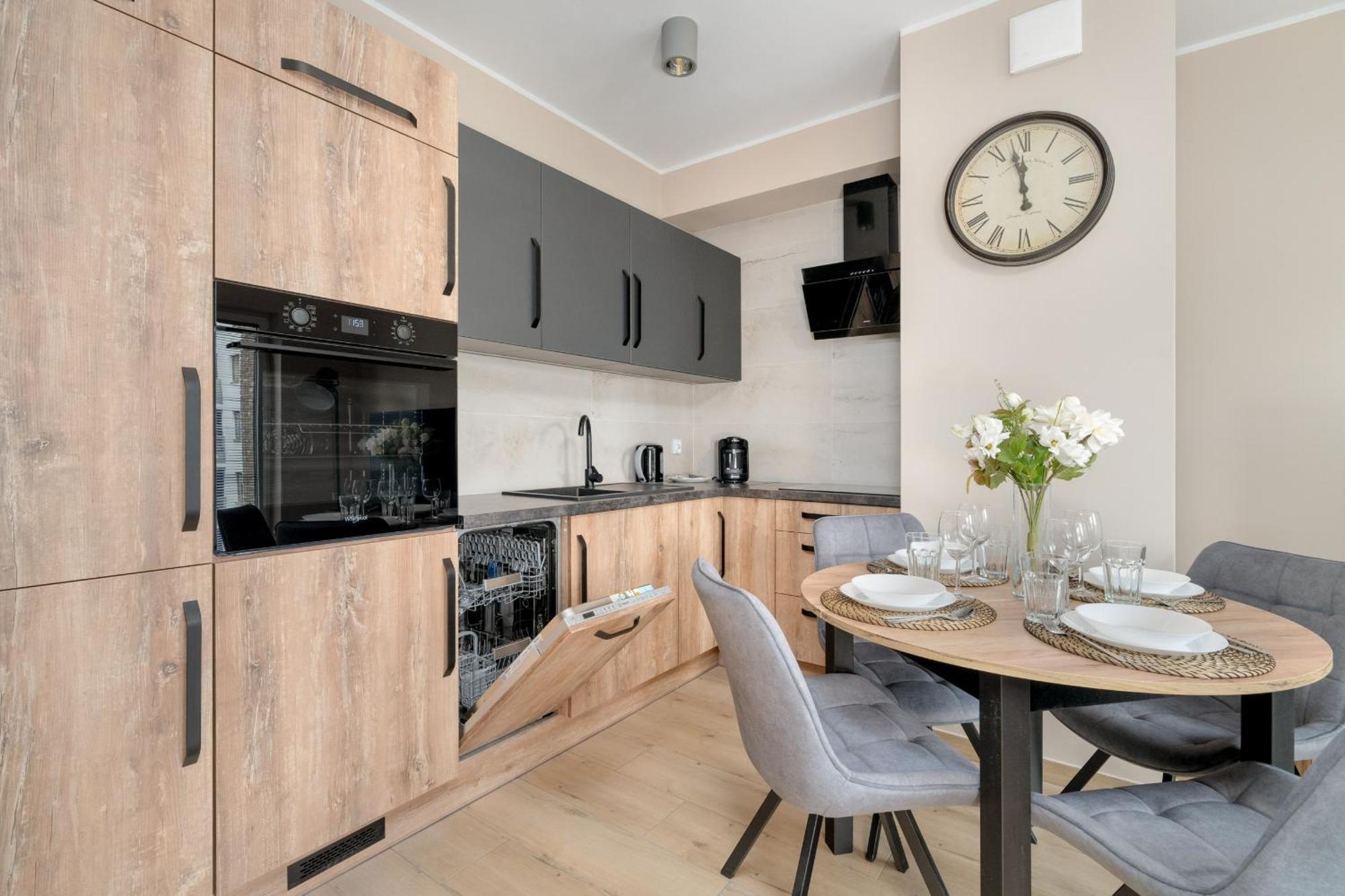 Cosy And Bright Apartment With Parking In Poznan By Noclegi Renters Esterno foto