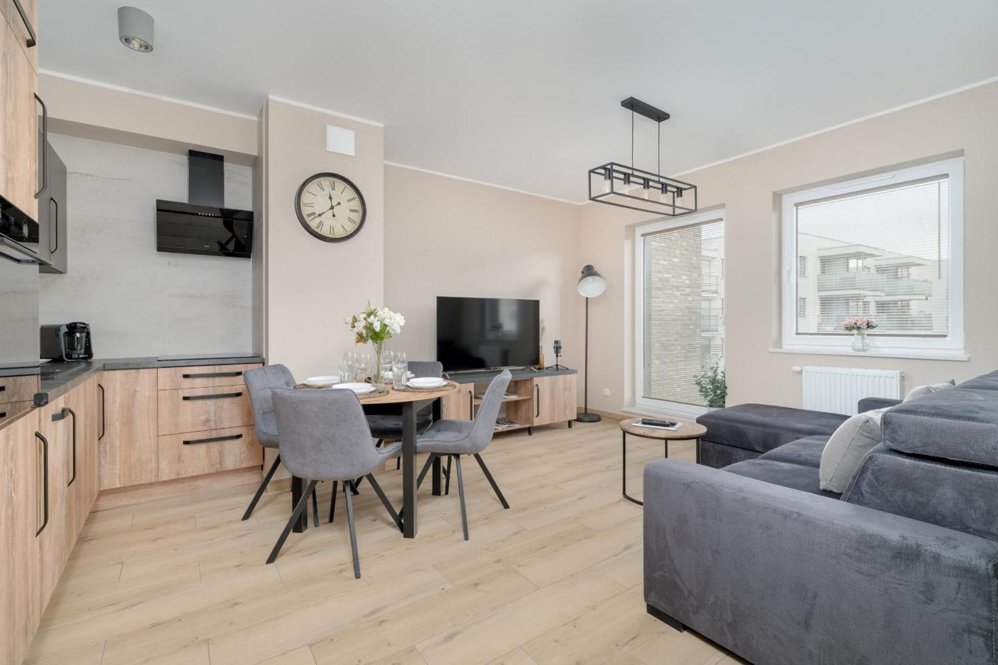 Cosy And Bright Apartment With Parking In Poznan By Noclegi Renters Esterno foto