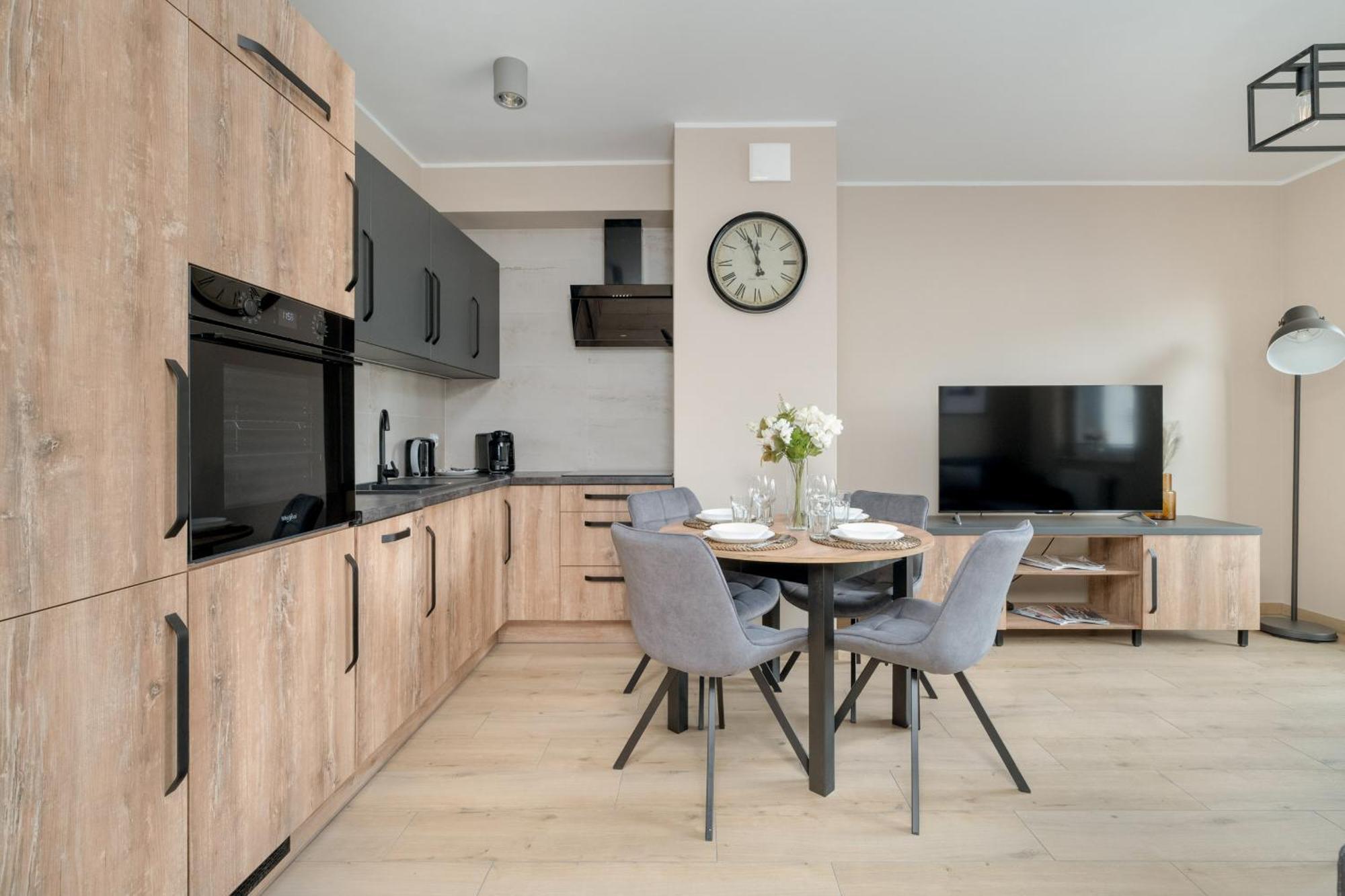 Cosy And Bright Apartment With Parking In Poznan By Noclegi Renters Esterno foto